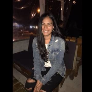 Meet your Posher, Valeria